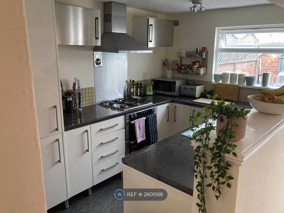 Property photo 2 of 13 Kitchen 1
