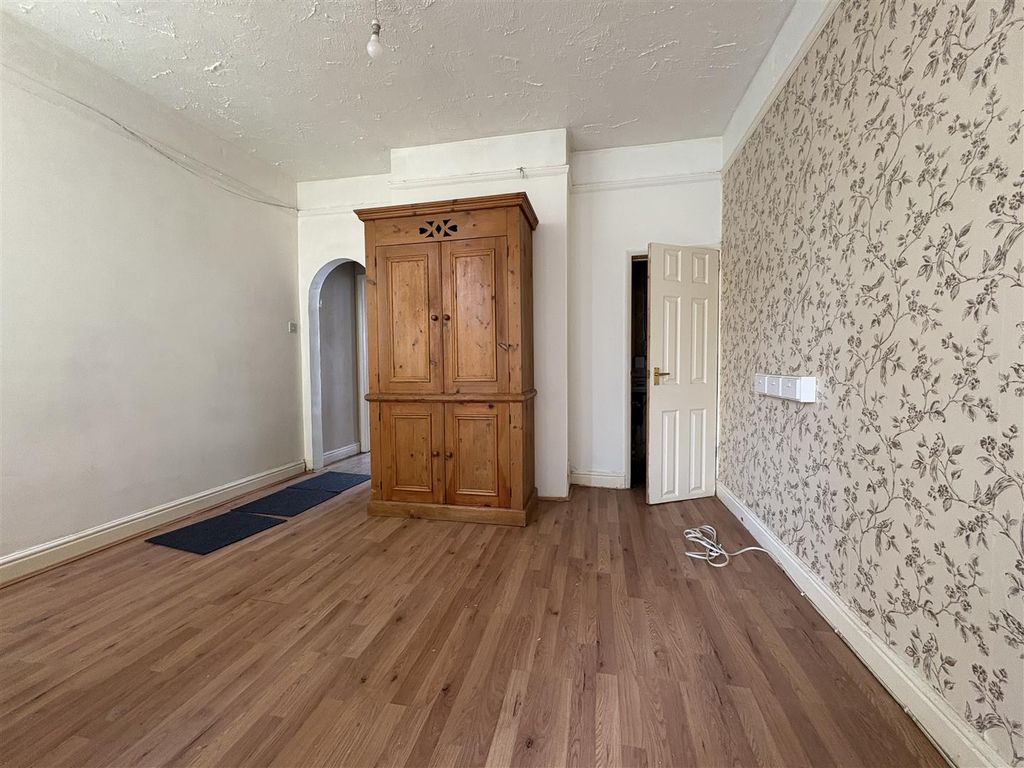 Property photo 3 of 12 Dining Room