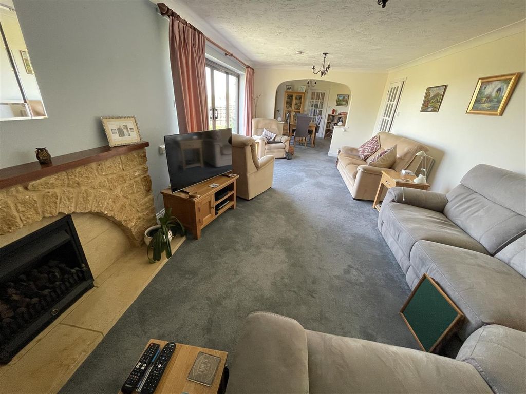 Property photo 3 of 14