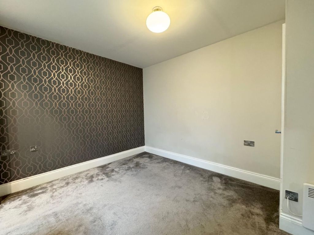 Property photo 3 of 8 Loungestraight.Png