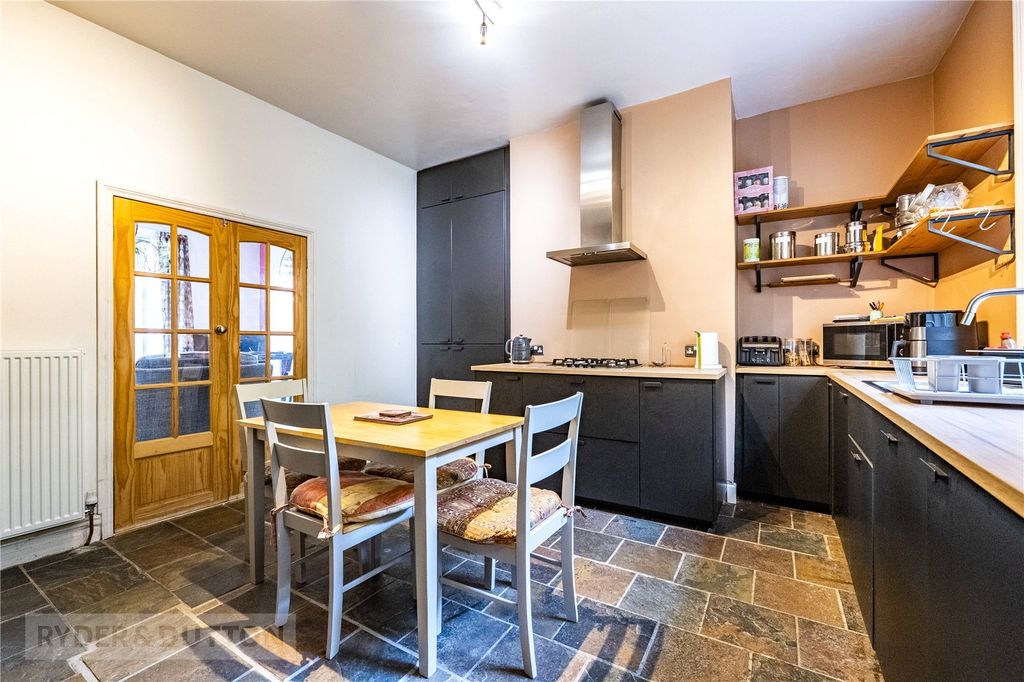 Property photo 3 of 19 Kitchen Diner
