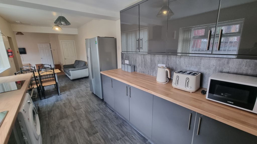 Property photo 1 of 13 Crofton Street