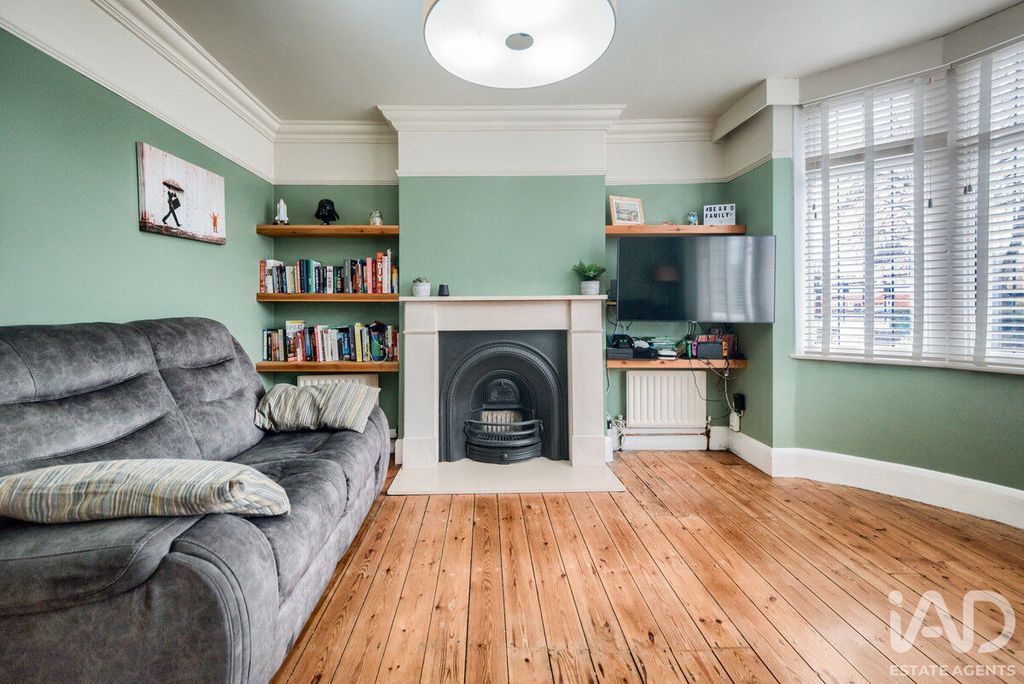 Property photo 3 of 17