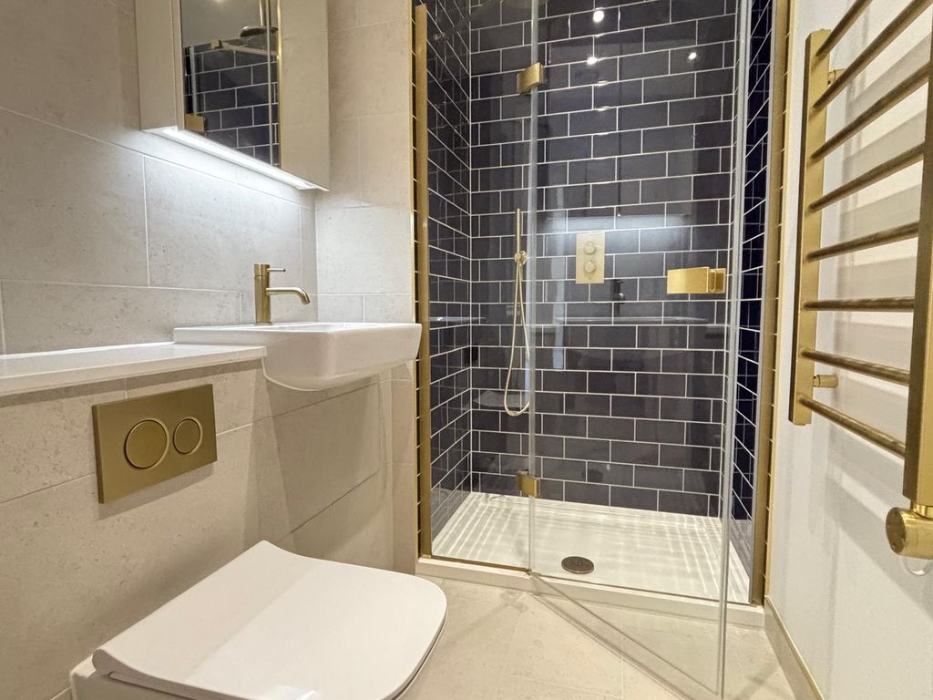 Property photo 3 of 15 Ensuite