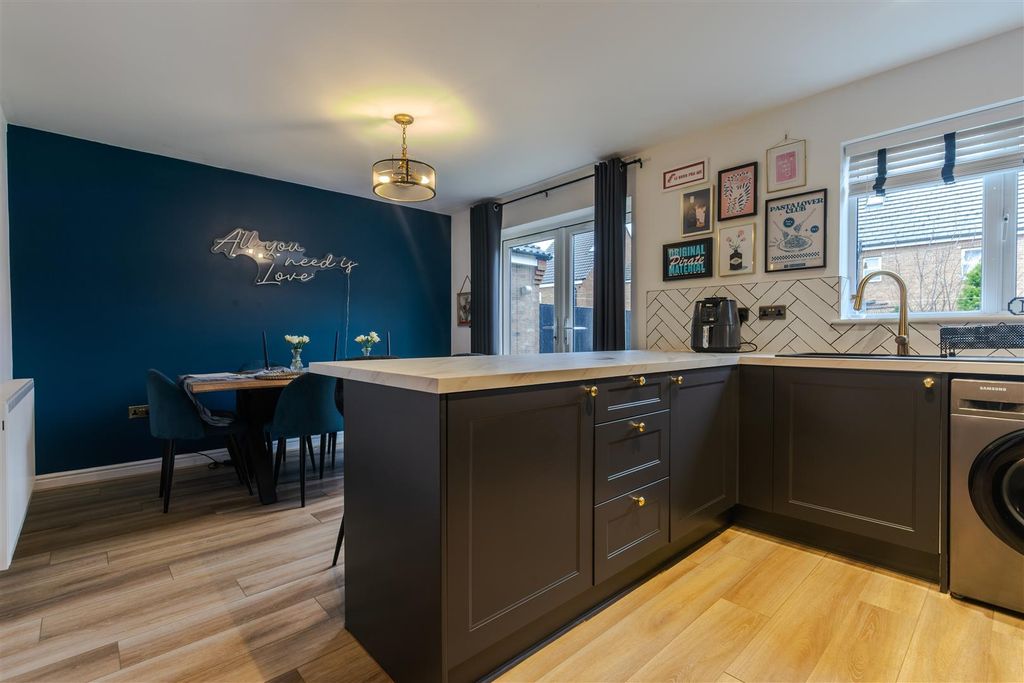 Property photo 2 of 16 Kitchen Diner