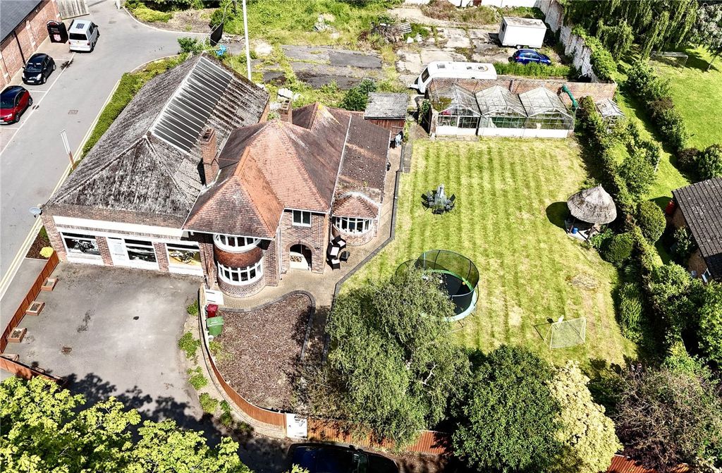 Property photo 1 of 36 Picture No. 02