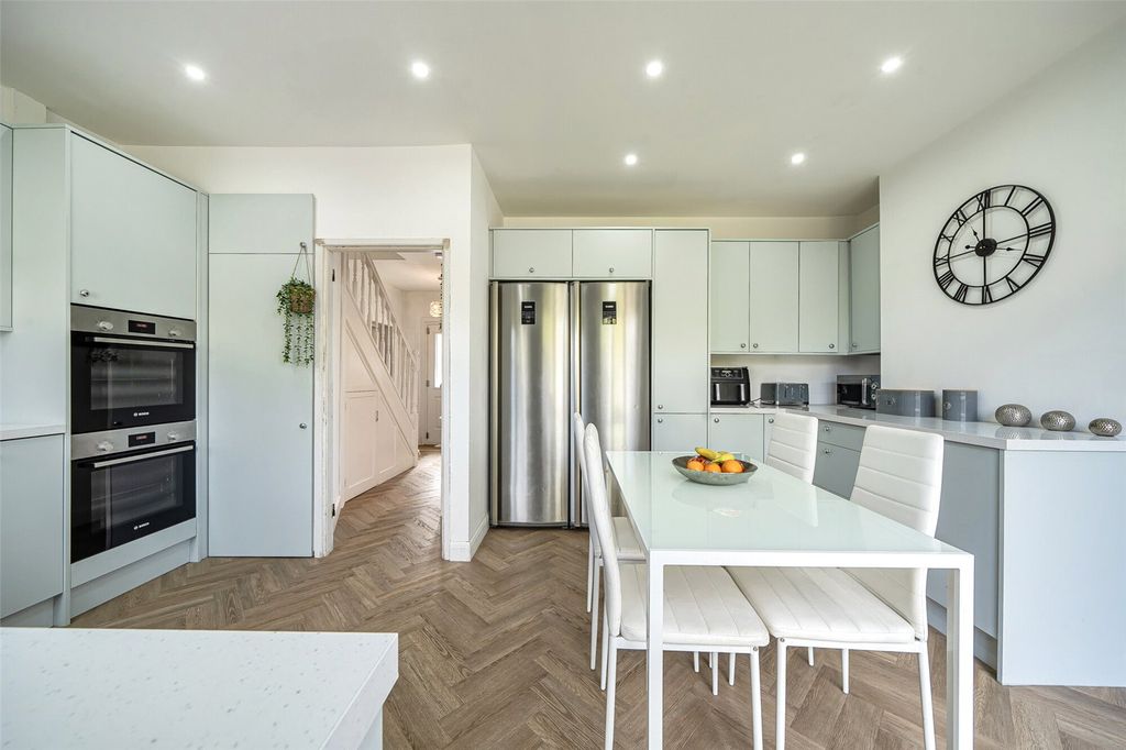 Property photo 3 of 18 Kitchen