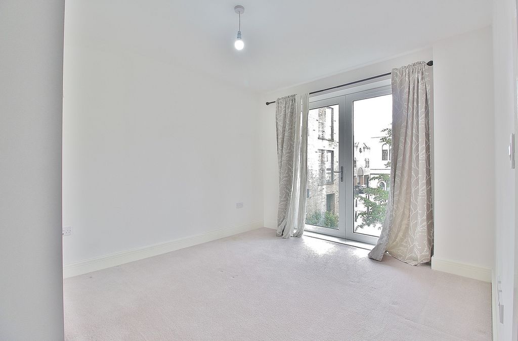 Property photo 3 of 8