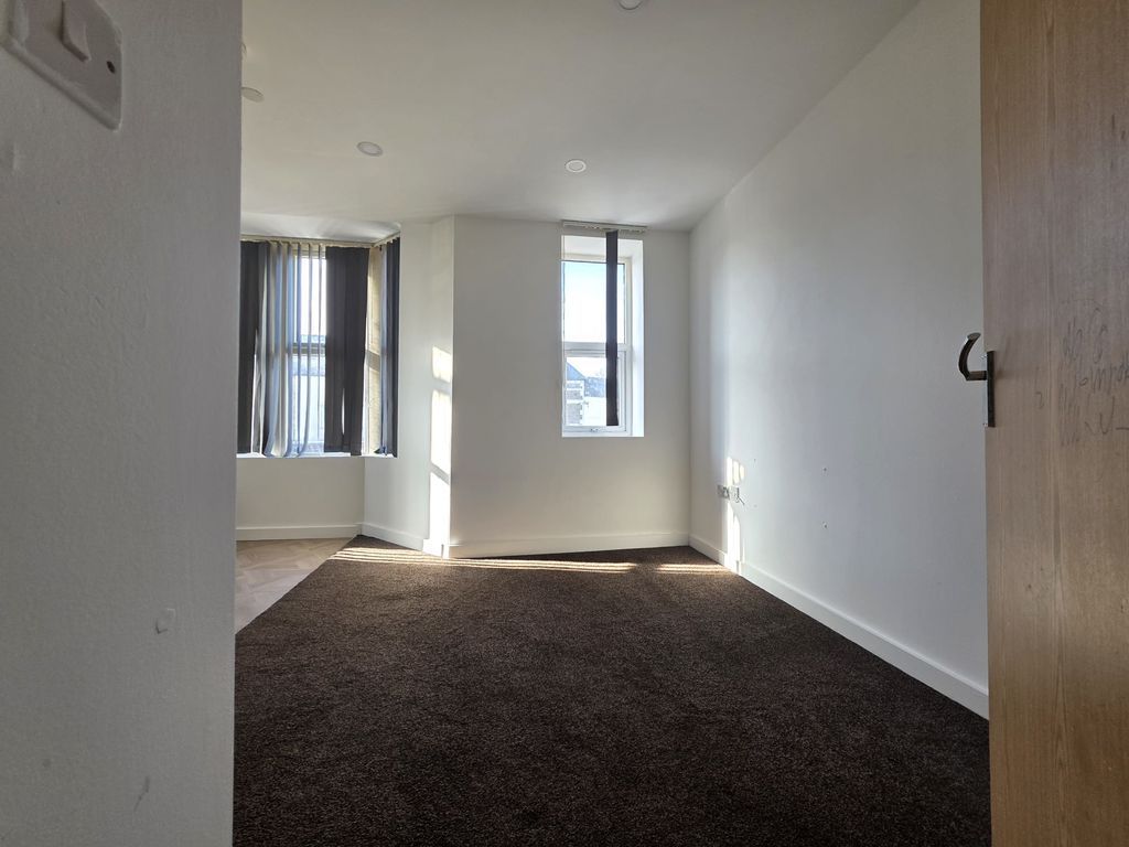 Property photo 3 of 6 Photo 8