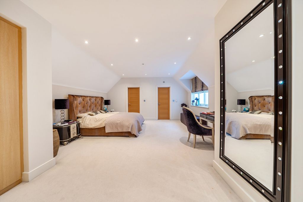 Additional image 14 of 4 bed terraced house for saleHigh Street, Pinner HA5