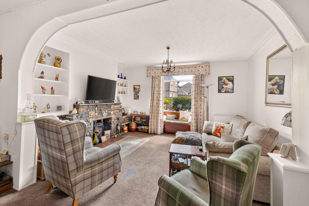 Property photo 3 of 25