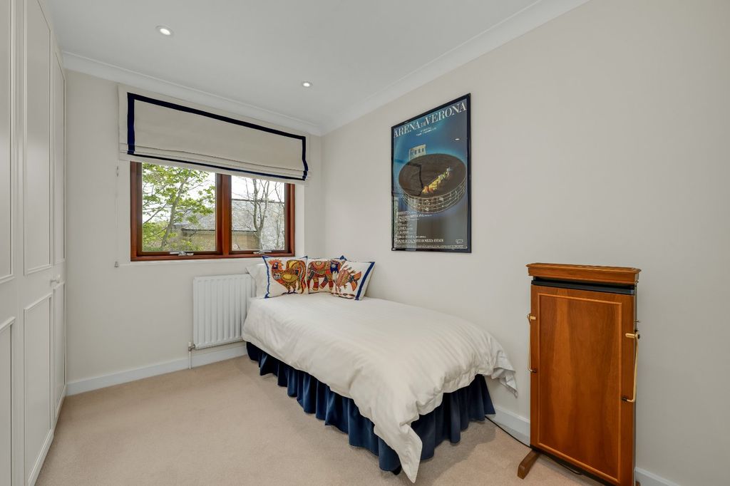 Additional image 15 of 5 bed detached house for saleMartineau Close, Esher, Surrey KT10