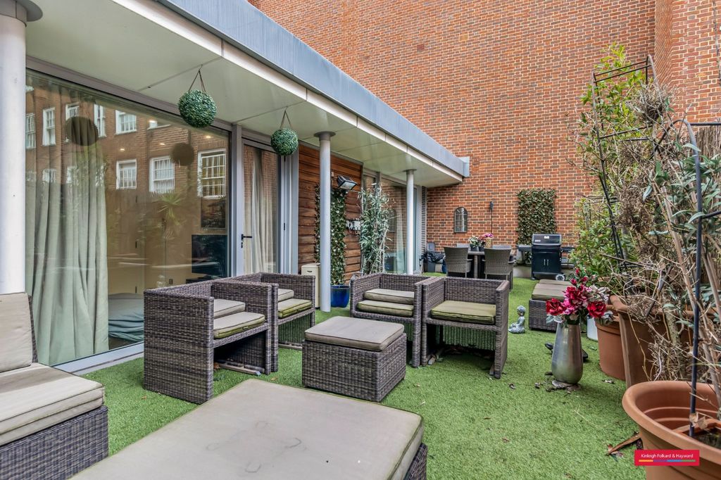 Property photo 2 of 11 Terrace