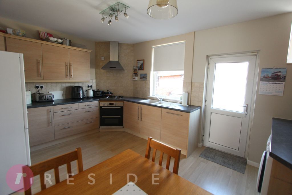 Property photo 3 of 11 Dining Kitchen