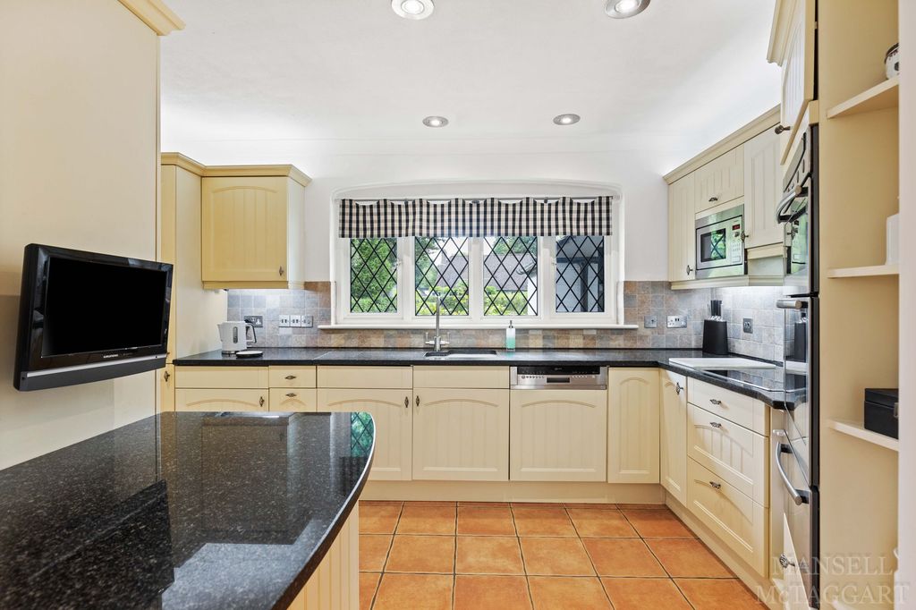 Additional image 11 of 4 bed detached house for saleMount Close, Crawley RH10