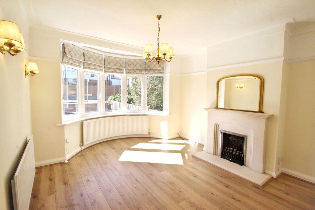 Property photo 2 of 33