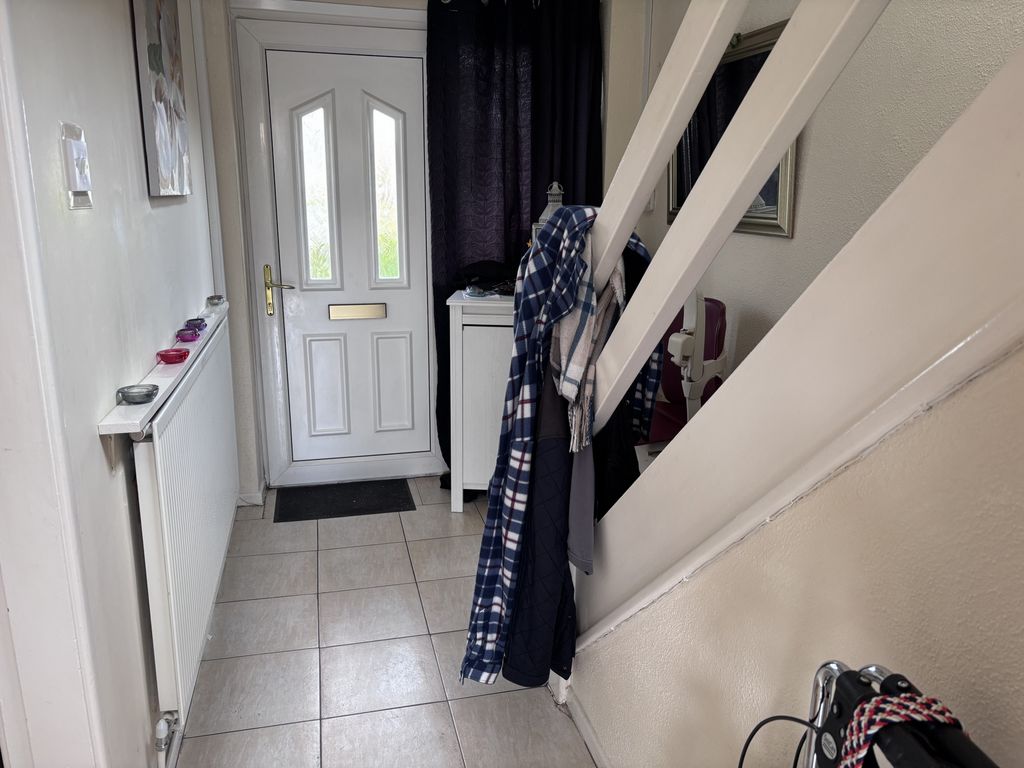 Property photo 2 of 12 Entrance Hall