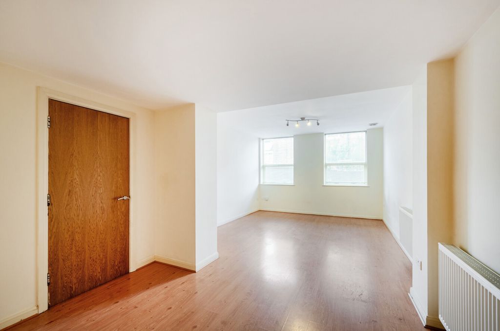 Property photo 3 of 12 1445856-10-69d920...