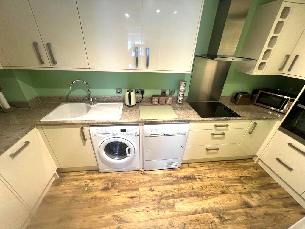 Property photo 2 of 9 Kitchen