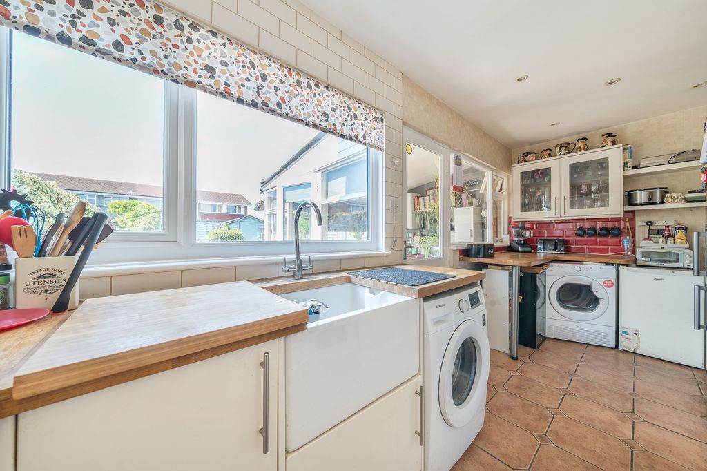 Property photo 3 of 14 Kitchen