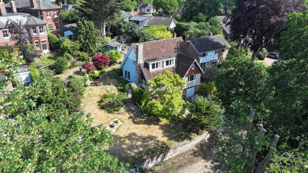 Property photo 1 of 35