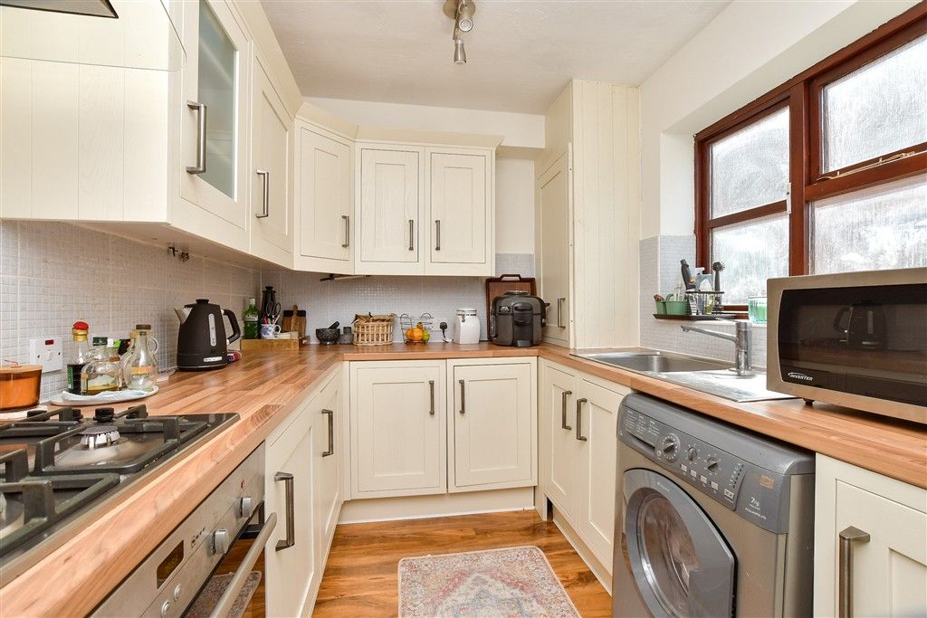 Property photo 1 of 10 Kitchen