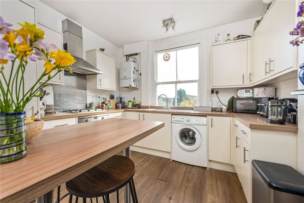 Property photo 2 of 8 Picture No. 13