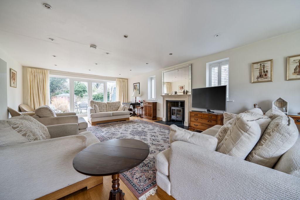 Property photo 3 of 16 Sitting Room