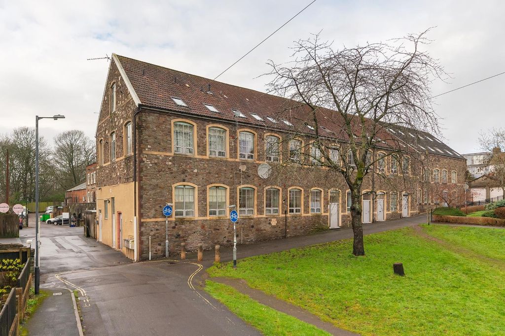 Property photo 2 of 25 0T9Owsg - External E.Jpg