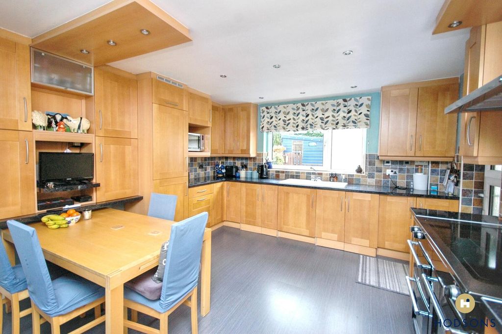 Property photo 3 of 30 Kitchen