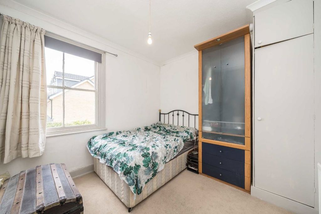 Additional image 5 of 2 bed flat for saleWindmill Road, Hampton Hill TW12