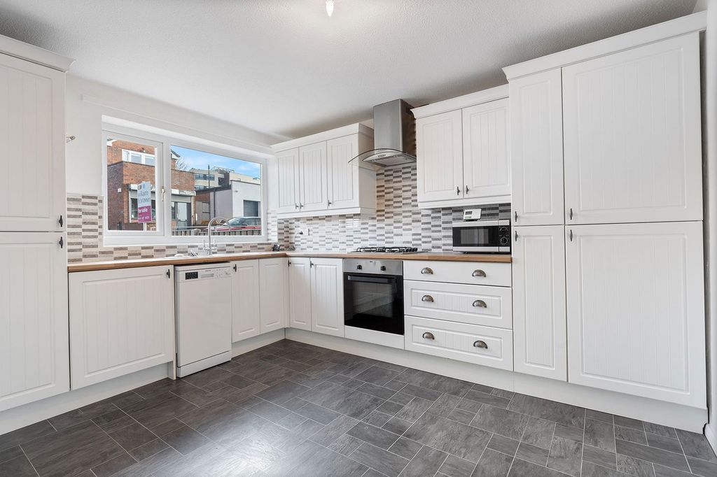 Property photo 2 of 26