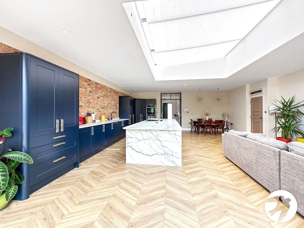 Property photo 2 of 27 Picture No. 51