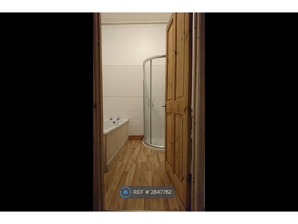 Property photo 3 of 10 Bathroom