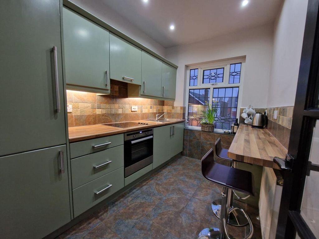 Property photo 1 of 11 Kitchen