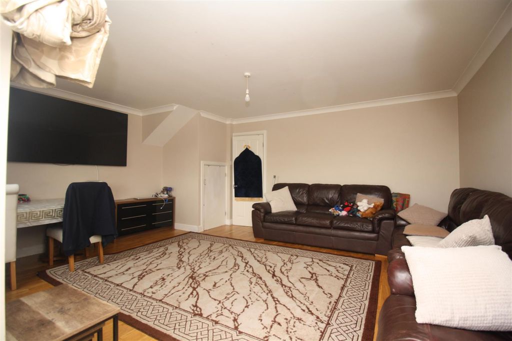 Property photo 3 of 14 Lounge/Diner