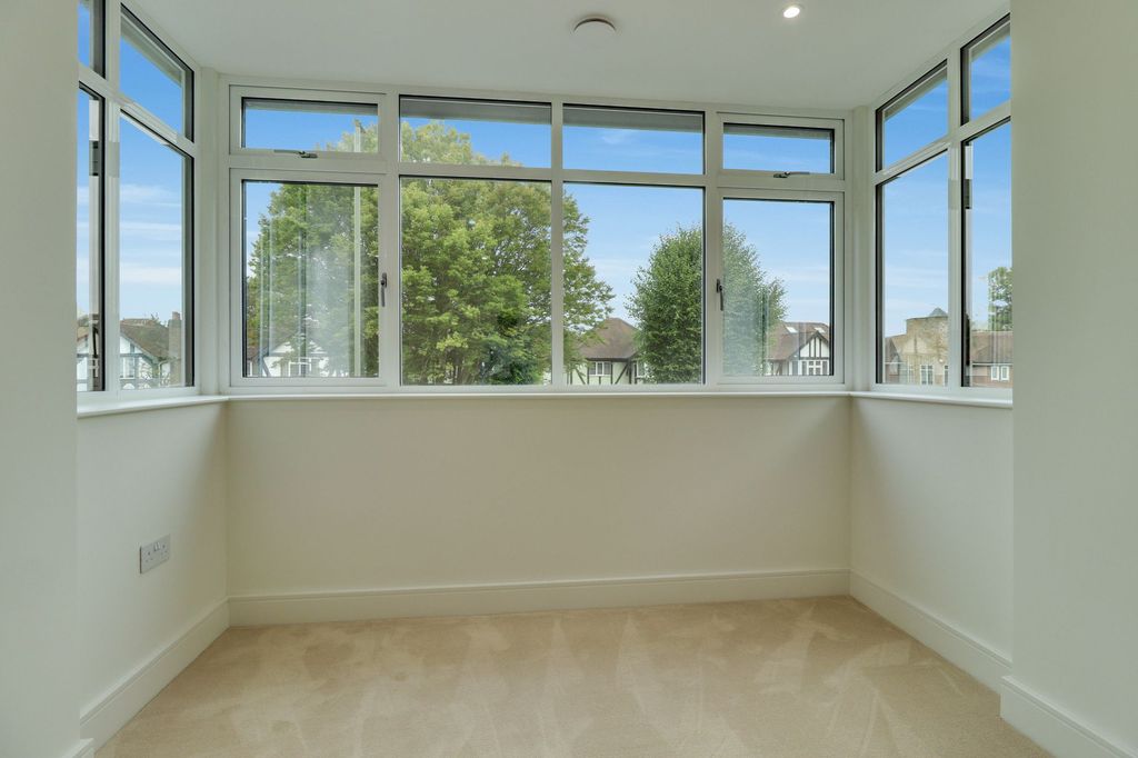 Additional image 23 of 4 bed semi-detached house for saleHurst Road, East Molesey KT8