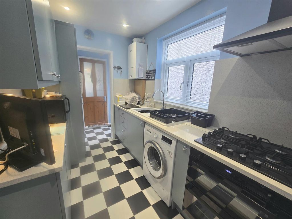 Property photo 2 of 10 Kiitchen