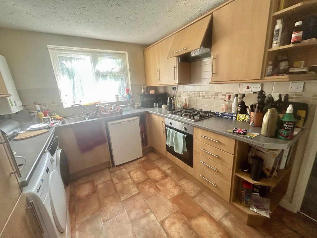 Property photo 2 of 10 Kitchen