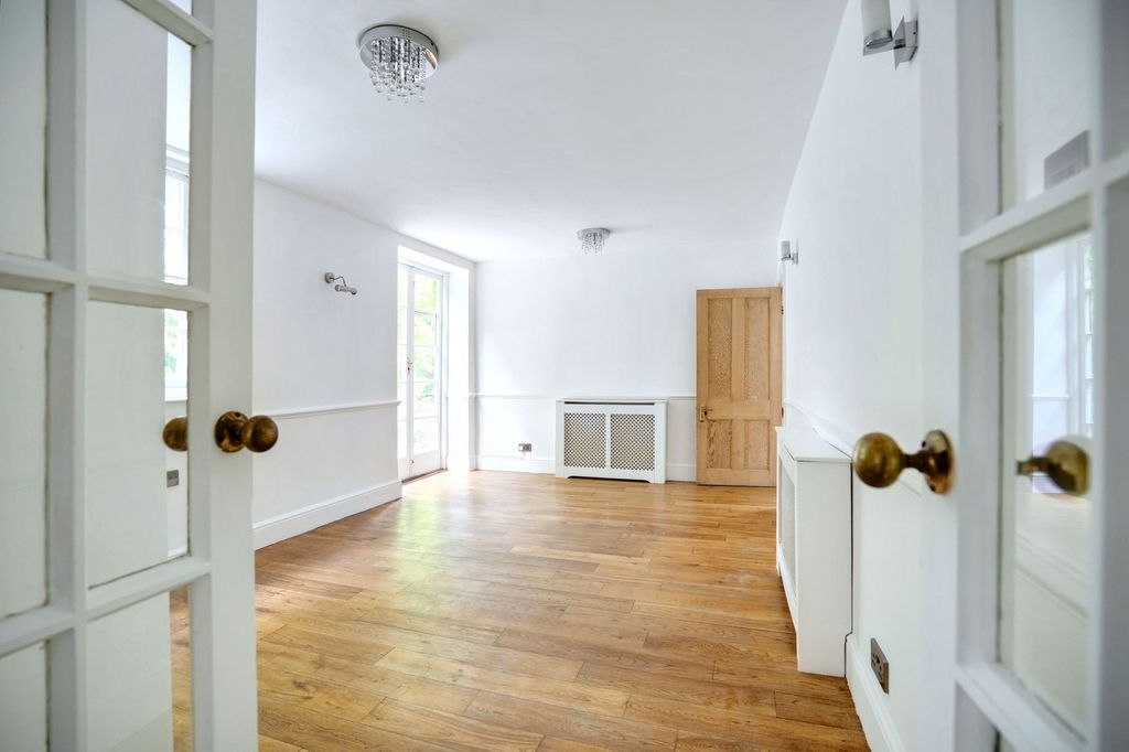 Property photo 2 of 43