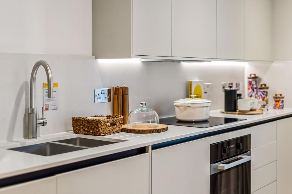 Property photo 3 of 24 Image