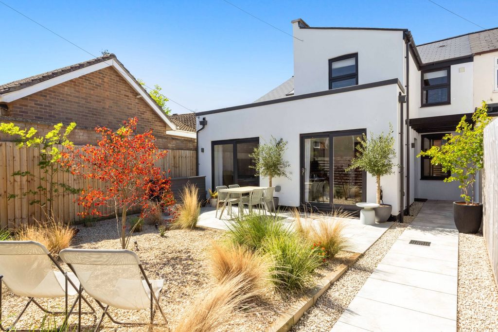 Property photo 1 of 33