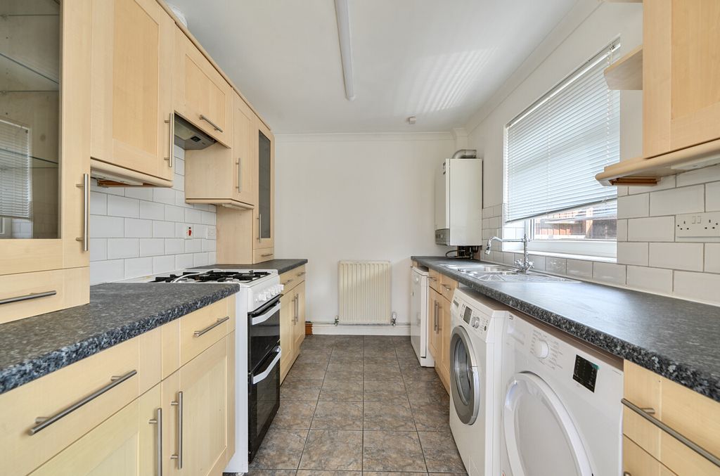 Property photo 3 of 13 147185146A22B08F482Df