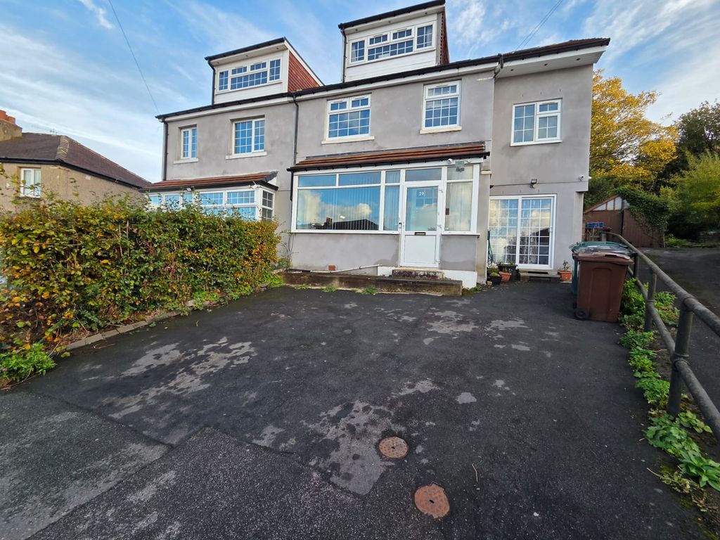 Property photo 1 of 33 29 High Park Crescent, Bd9 6Ht