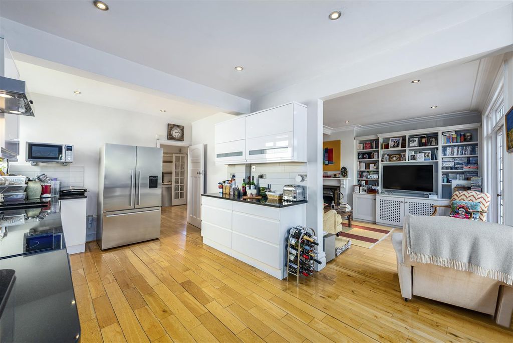 Property photo 2 of 12 Kitchen (1).Jpg