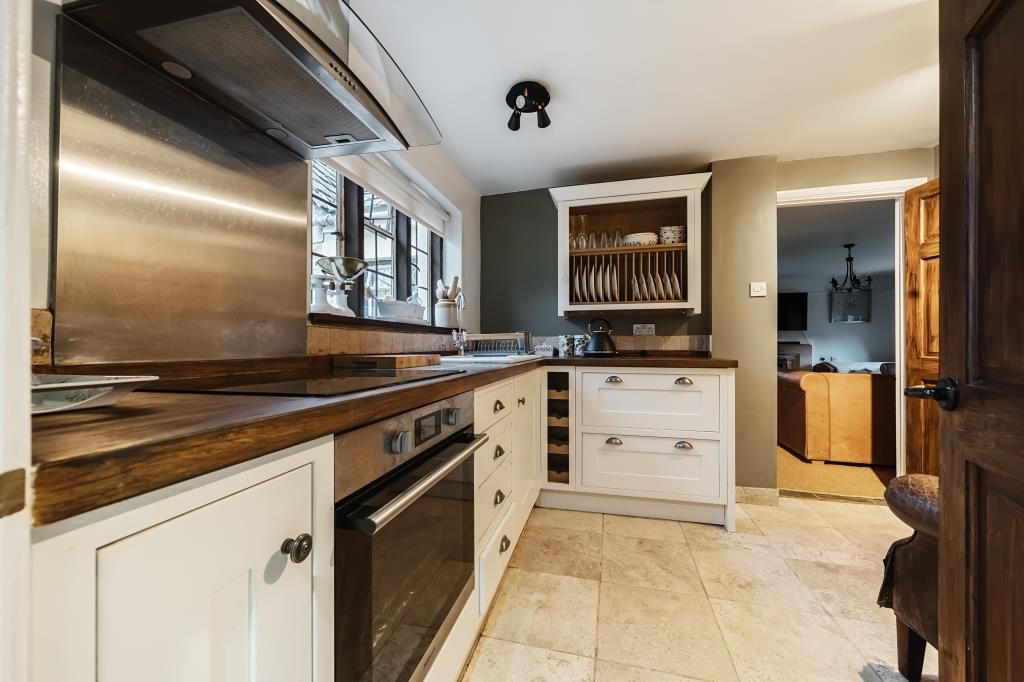 Property photo 3 of 20 Kitchen