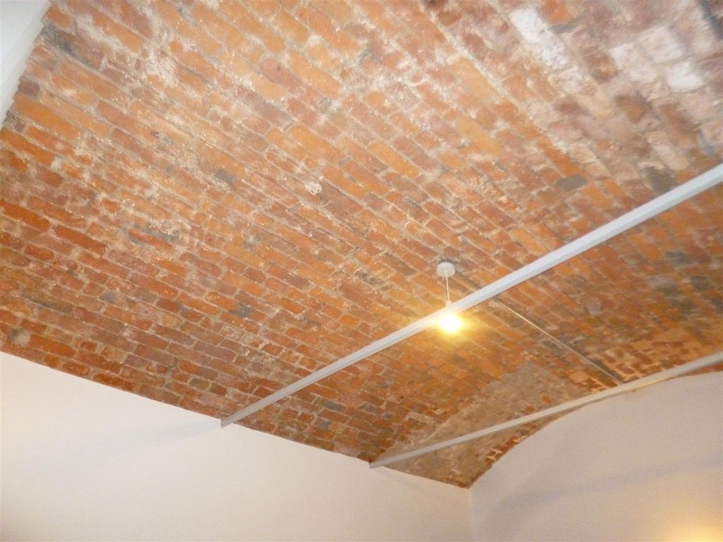 Property photo 2 of 8 P1130263.Jpg