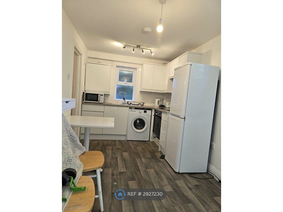 Property photo 1 of 6 Kitchen