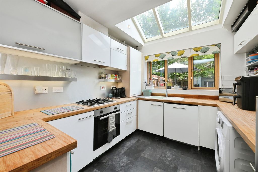 Property photo 2 of 16