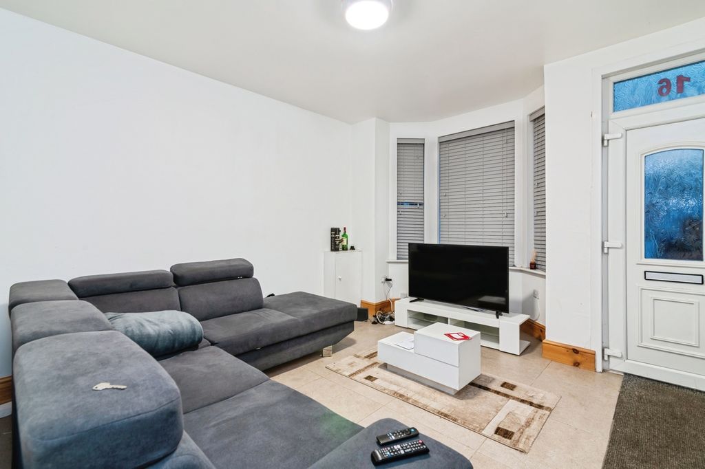 Property photo 3 of 10 Pbox-Img.Jpg